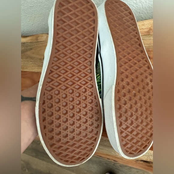 Vans - Picture 2 of 4